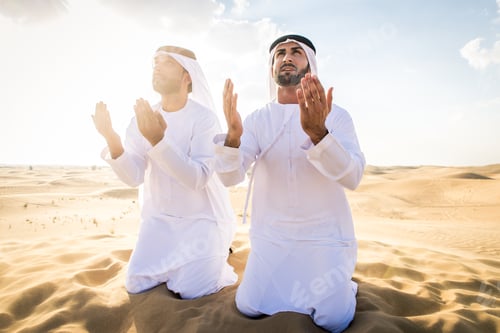 Preview: Arabic men in the desert
