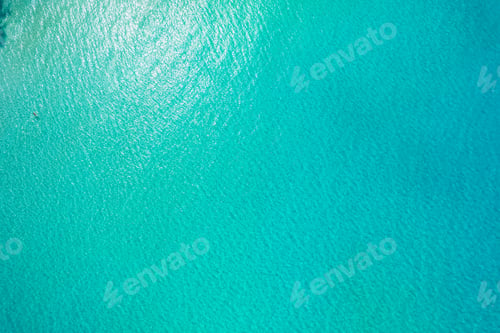 Vista previa: Clear blue sea on the island from above