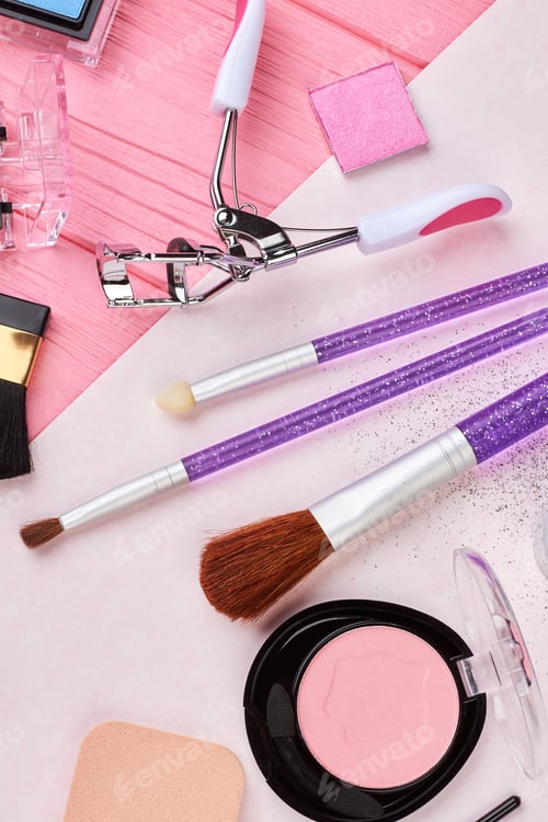 Preview: Pink blusher and brushes set.