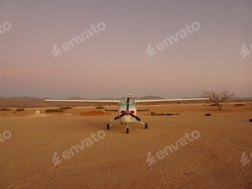 Preview: Plane in desert