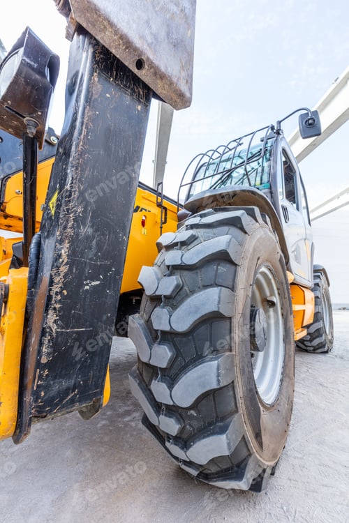 Preview: Industrial warehouse construction. Rotating telehandler vehicle