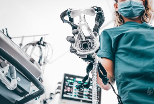 Preview: Nurse applies a mask of the mechanical ventilation machine.