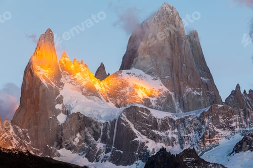 Preview: Beautiful sunrise view of Fitz Roy mountain. Patagonia, Argentina