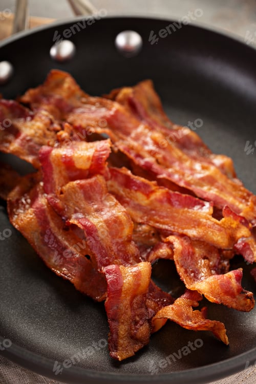 Preview: Cooked bacon on a skillet