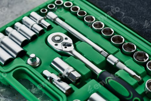 Preview: Set of spanners with ratchet in green toolbox