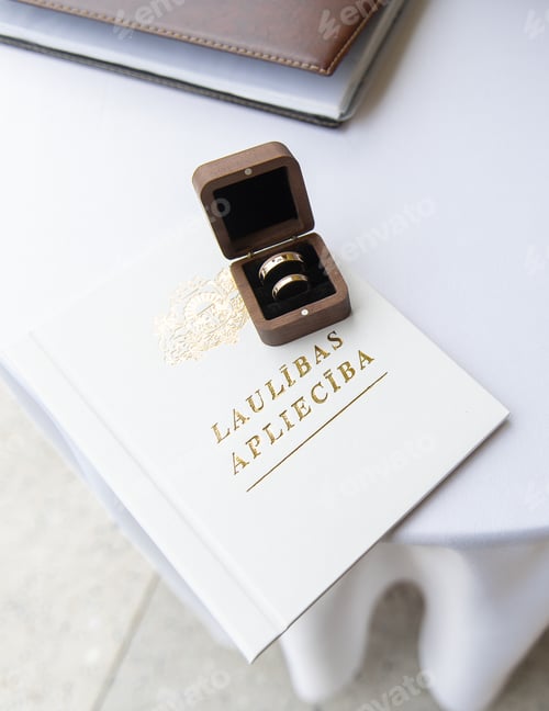 Preview: Wedding Rings on Marriage Certificate in Latvia