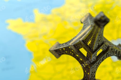 Preview: Eiffel tower on map