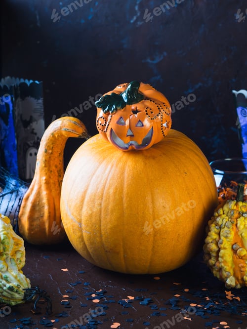 Preview: Halloween squash and candle. Decorations