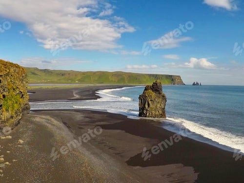Preview: Icelandic beach