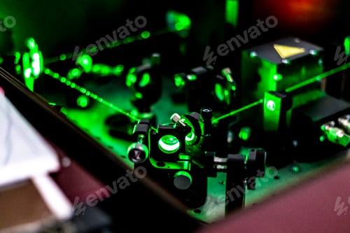 Preview: laser reflect on optic table un quantum laboratory b