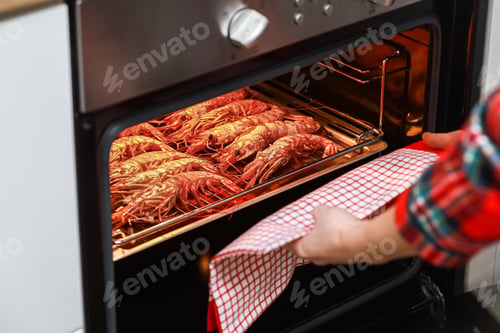 Preview: grilled shrimp and fried shrimp at home kitchen. woman holding a shrimp barbecue on a stainless tray