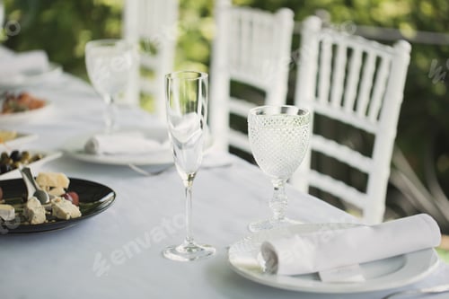 Preview: Beautifully decorated tables for guests with decorations