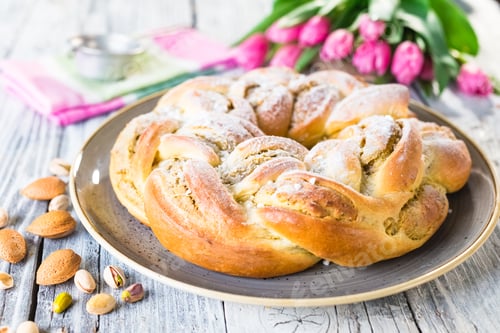 Preview: Sweet braided easter bread