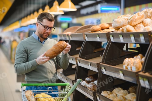 Preview: Handsome man shopping in a supermarket