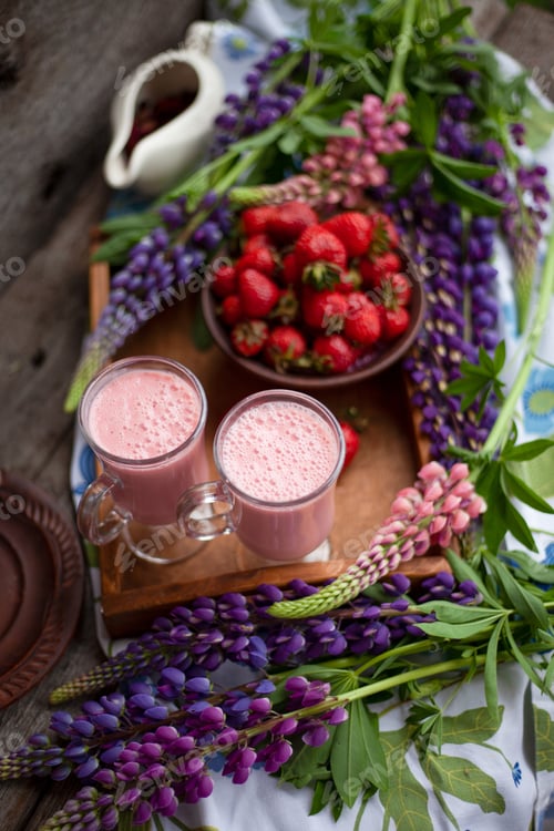 Preview: Fresh Strawberry Smoothie with Flowers on Wooden Tray