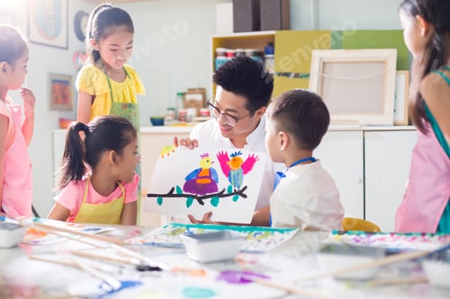 Vista previa: Little children in art class with teacher