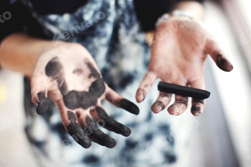 Preview: Woman's charcoal-stained hands