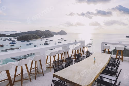 Vista previa: Cozy rooftop cafe with sea view