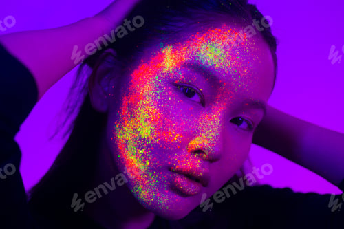 Preview: Fashion model with fluo painting on the face