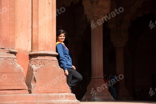 Preview: Woman Tourist visit to Red fort.