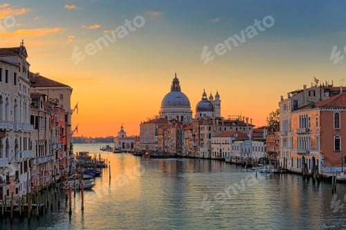 Preview: Scenic view of the Canal Grande in the town of Venice, Italy during sunset