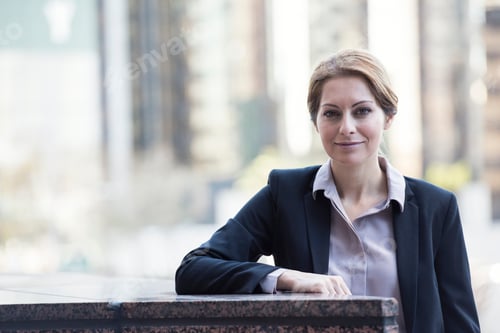 Preview: Portrait of confident businesswoman