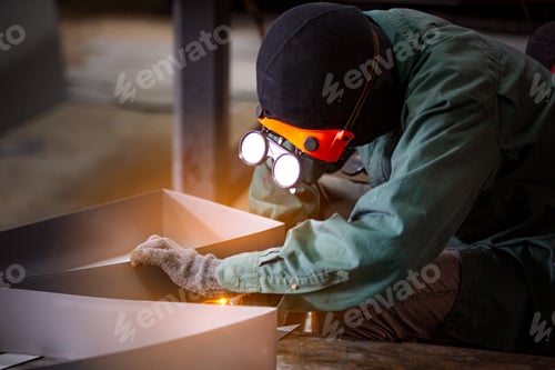 Preview: Welder used grinding stone on steel in factory with sparks