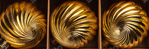 Preview: Golden glitter Christmas tree balls in cardboard box banner