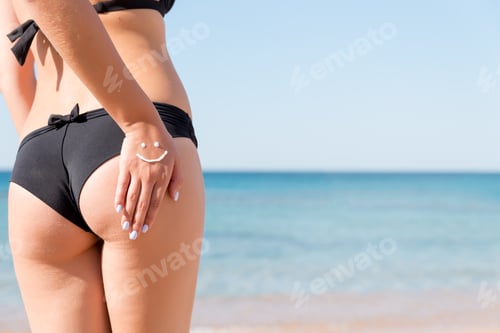 Preview: Pretty woman has made of sunblock on her ass at the beach
