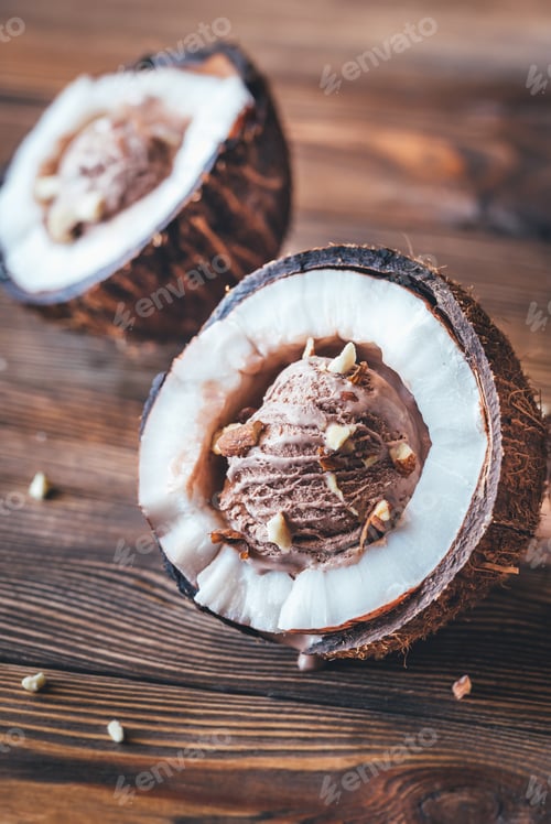 Preview: Chocolate ice cream in the coconut halves