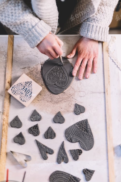 Preview: Crop potter making hearts