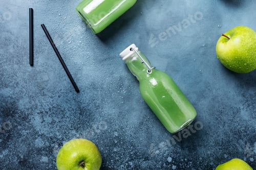 Preview: Fresh juice with green apples