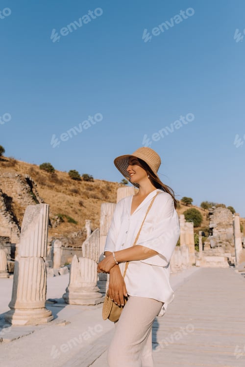 Preview: The Girl in the Hat Travels at the Ephesus Museum