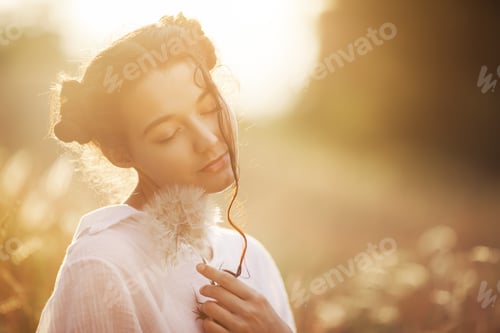 Preview: Beautiful Carefree Woman in Fields Being Happy Outdoors