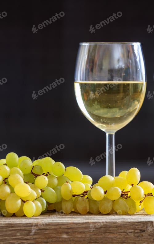 Preview: White wine in wineglass