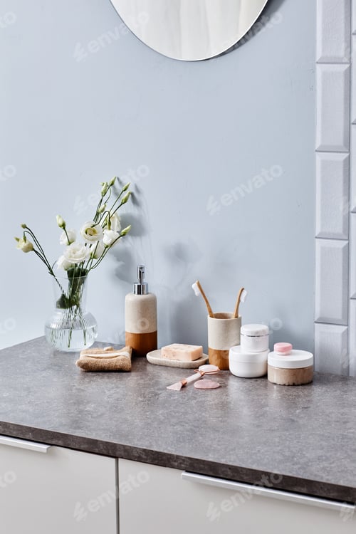 Preview: Table with female toiletries in bathroom