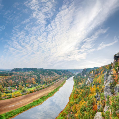 Preview: Picturesque autumn landscape in Saxon Switzerland National Park. View of Elbe river