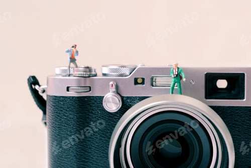 Preview: Miniature group of people photographer figures with camera