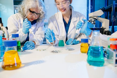 Preview: Scientist team with tablet and laptop, laboratory and ecofriendly science