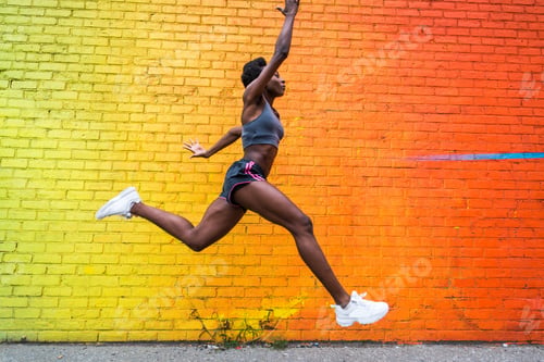 Preview: Woman running in New York