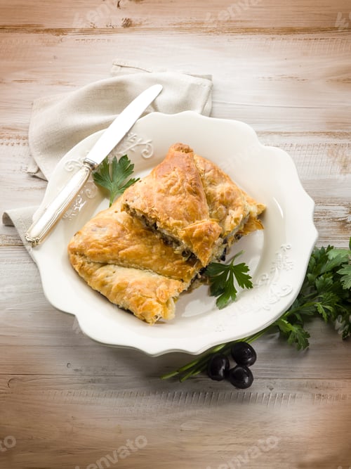 Preview: strudel stuffed with tuna and black olives