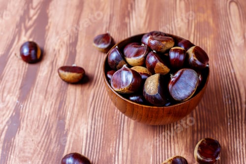 Preview: Fresh organic chestnuts.
