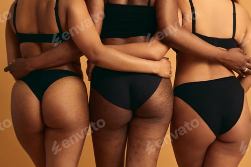 Preview: Diverse women with imperfect bodies