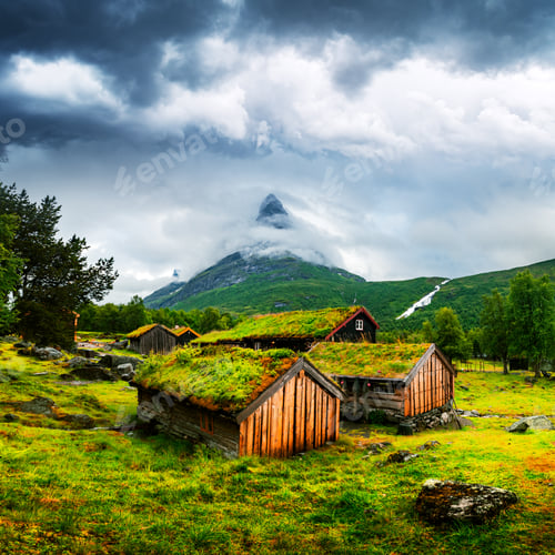 Preview: Norwegian grass roof old house