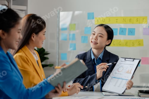 Preview: Explaining the report at the meeting, Collaborate to solve problems in the meeting room, Discuss sta