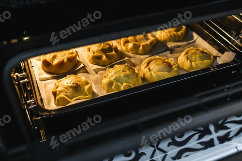 Preview: Traditional Mallorcan Lamb Pies in Oven