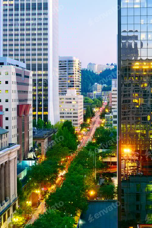Preview: High angle view of traffic in downtown Portland, Oregon, United States