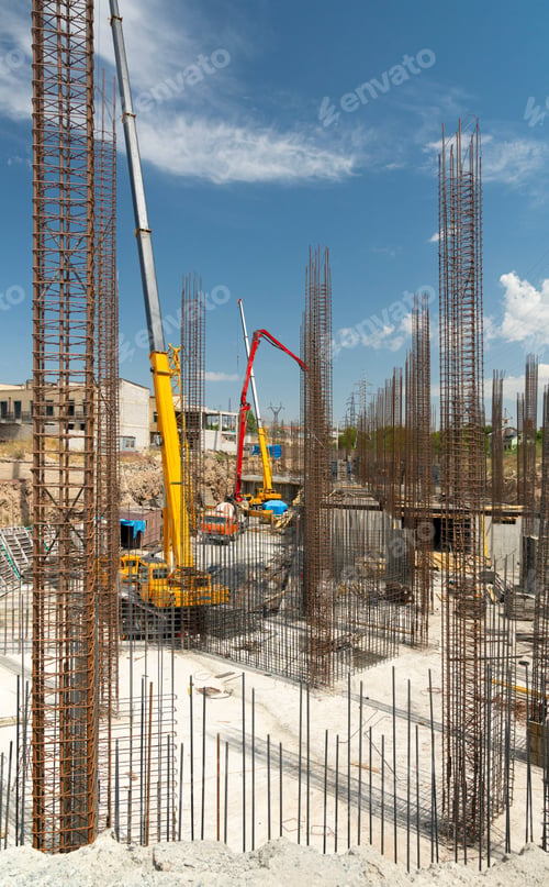Preview: Concrete construction and reinforcement at a construction site