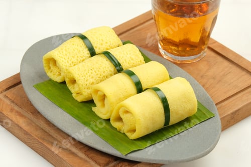 Preview: Semar Mendem, is a Javanese traditional snack made of glutinous rice, filled with shredded chicken,
