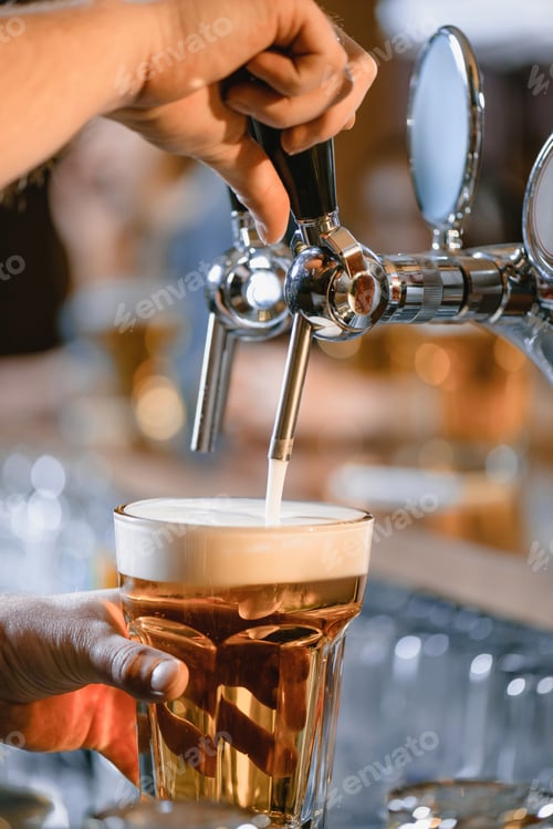 Preview: cropped image of barman pouring beer in glass at bar